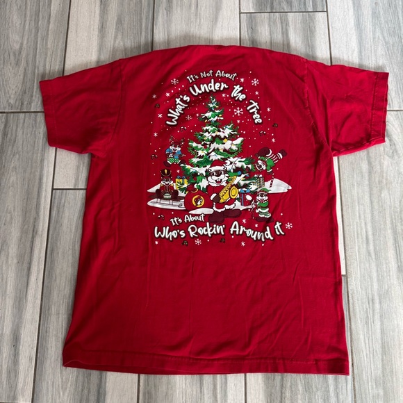 Buc-ee’s Rockin’ Around the Christmas Tree Beaver T-Shirt Red Adult Size Large - Picture 7 of 7